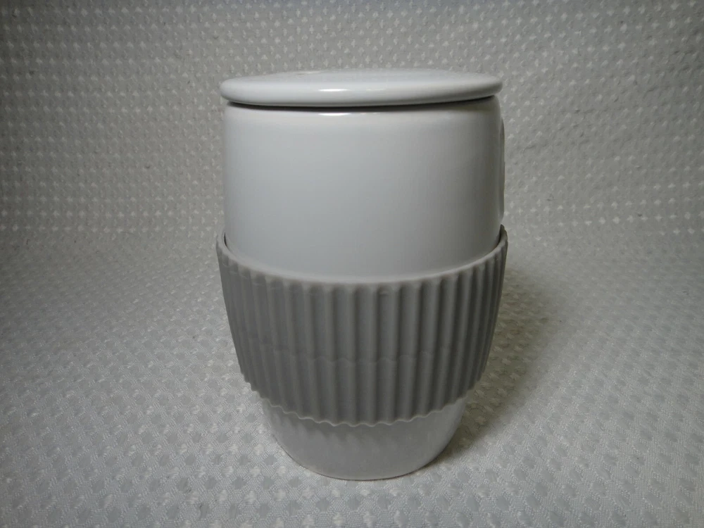 Pampered Chef Ceramic Microwave Egg Cooker w/ Lid & Hand Grip 17B Kitchen Gadget Pampered Chef Ceramic Microwave Egg Cooker w/ Lid & Hand Grip 17B Kitchen Gadget