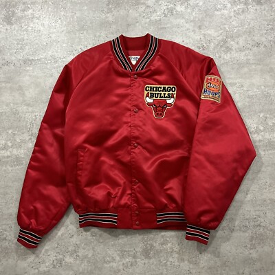 VTG 90s NBA CHICAGO BULLS CHALK LINE SATIN BOMBER JACKET SPELL OUT