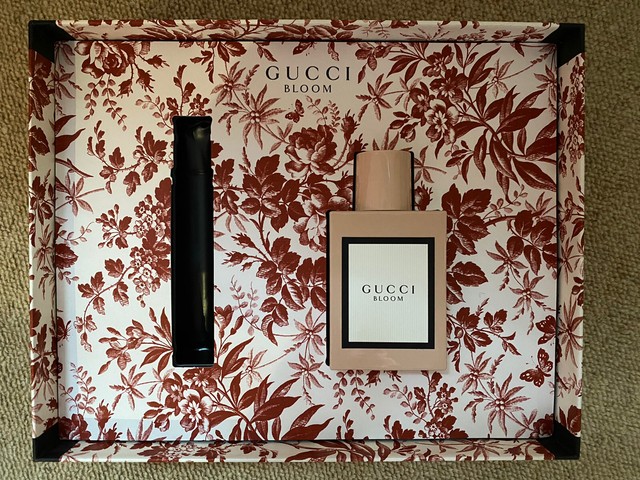gucci bloom gift set 50ml