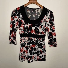 Maurices Small Blouse Red White Black Floral 3/4 Sleeve Scoop Neck Women's Top