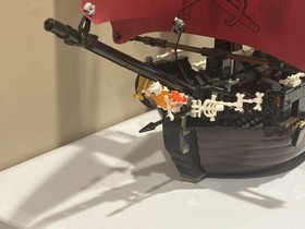 Lego 4195 Pirates Caribbean Queen Anne's Revenge W/ Manual And Minifigures