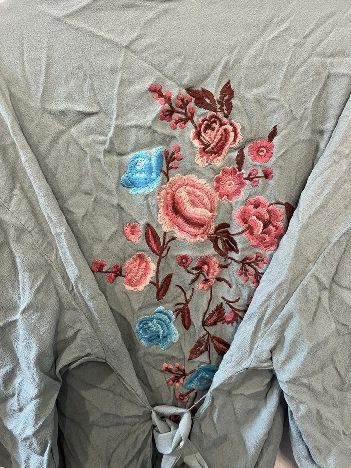 Bata verde para mujer Xhilaration con detalle floral bordado talla XL con corbata Foto 4 de 4