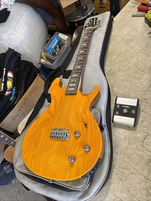 Line 6 Variax 700 Electric Guitar- Natrual Ash  w/ Gigbag &  foot Switch EX+
