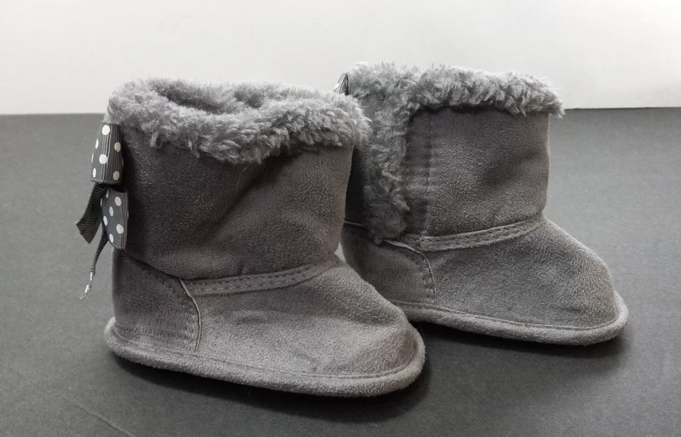 (A1.S44) BOTINES PARA NIÑOS PEQUEÑOS, Talla 1, Gamuza Gris (Imitación), Nunca Usados Foto 2 de 4