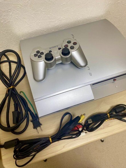 Sony PLAYSTATION 3 (80GB) Satin silver CECHL00 Console Set Sony PLAYSTATION 3 (80GB) Satin silver CECHL00 Console Set