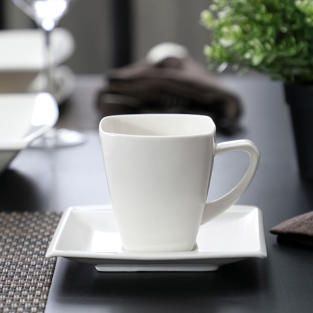 MALACASA 30-Piece White Porcelain Dinnerware in the Dinnerware department  at