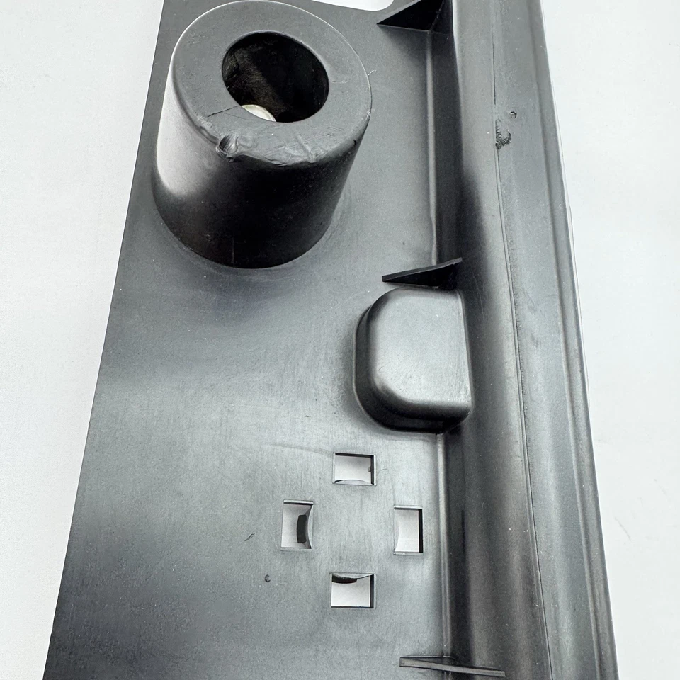 Dodge Challenger 2011-2023 trasero izquierdo gato soporte carrocería punto almohadilla escudo OEM Foto 4 de 4