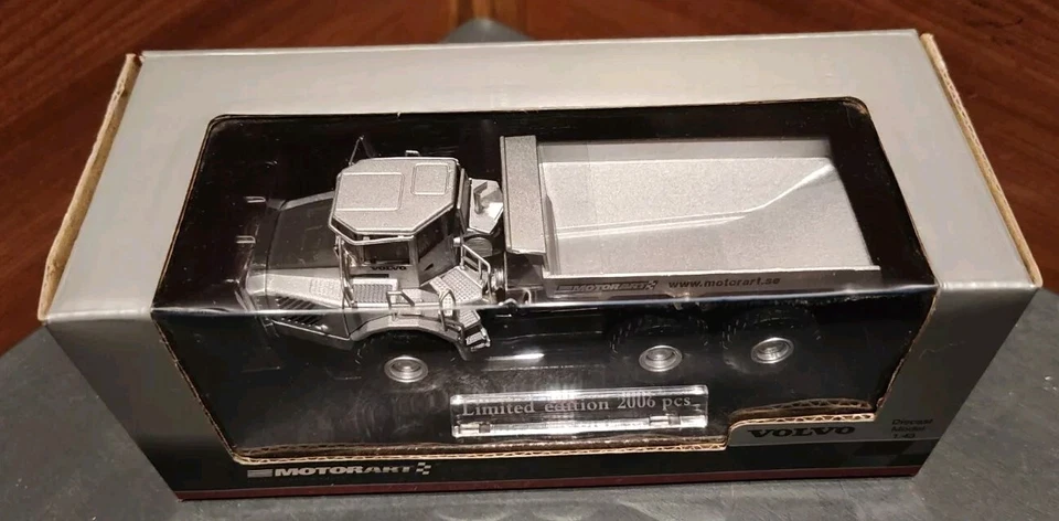NEW MOTRART LIMITED EDITION 1:43 VOLVO A40D SILVER ARTICULATED DUMP TRUCK  - Image 2 of 4