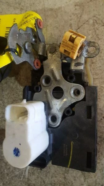 2002-09 GMC Envoy Chevrolet Trailblazer FRONT PASSENGER Side Door Lock Actuator - Imagem 2 de 4