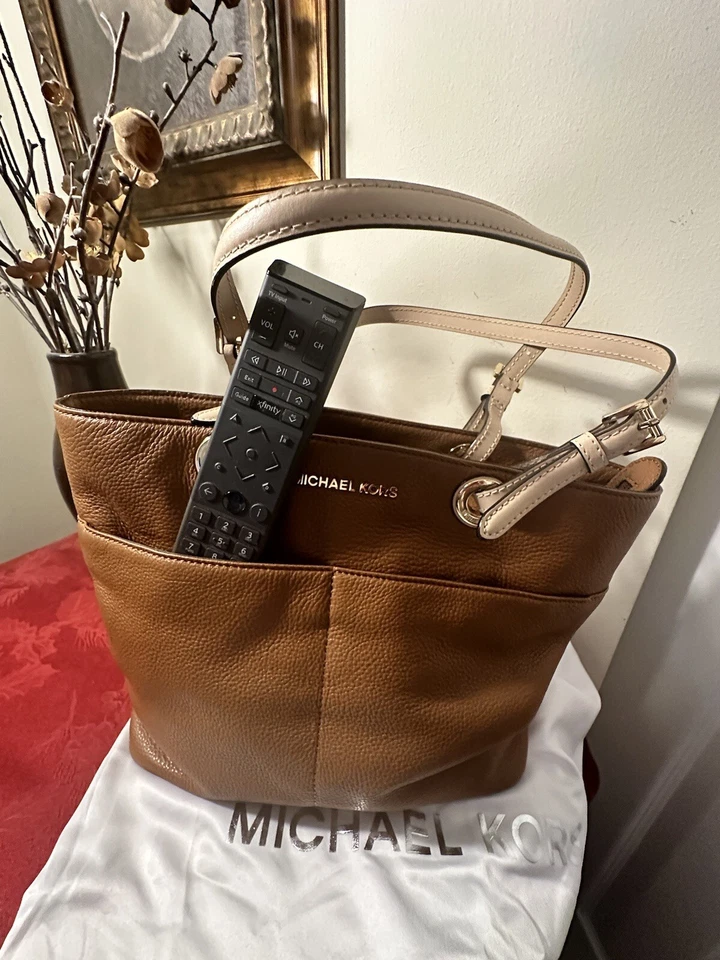 Bolso de Hombro Michael Kors Bedford Cuero Guijarro Bolsillo Medio Marrón Foto 4 de 4
