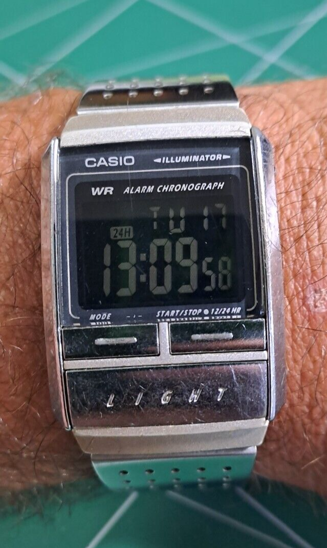 Rare Vintage (1999) Casio Futurist A200 LCD Watch Mod.1604