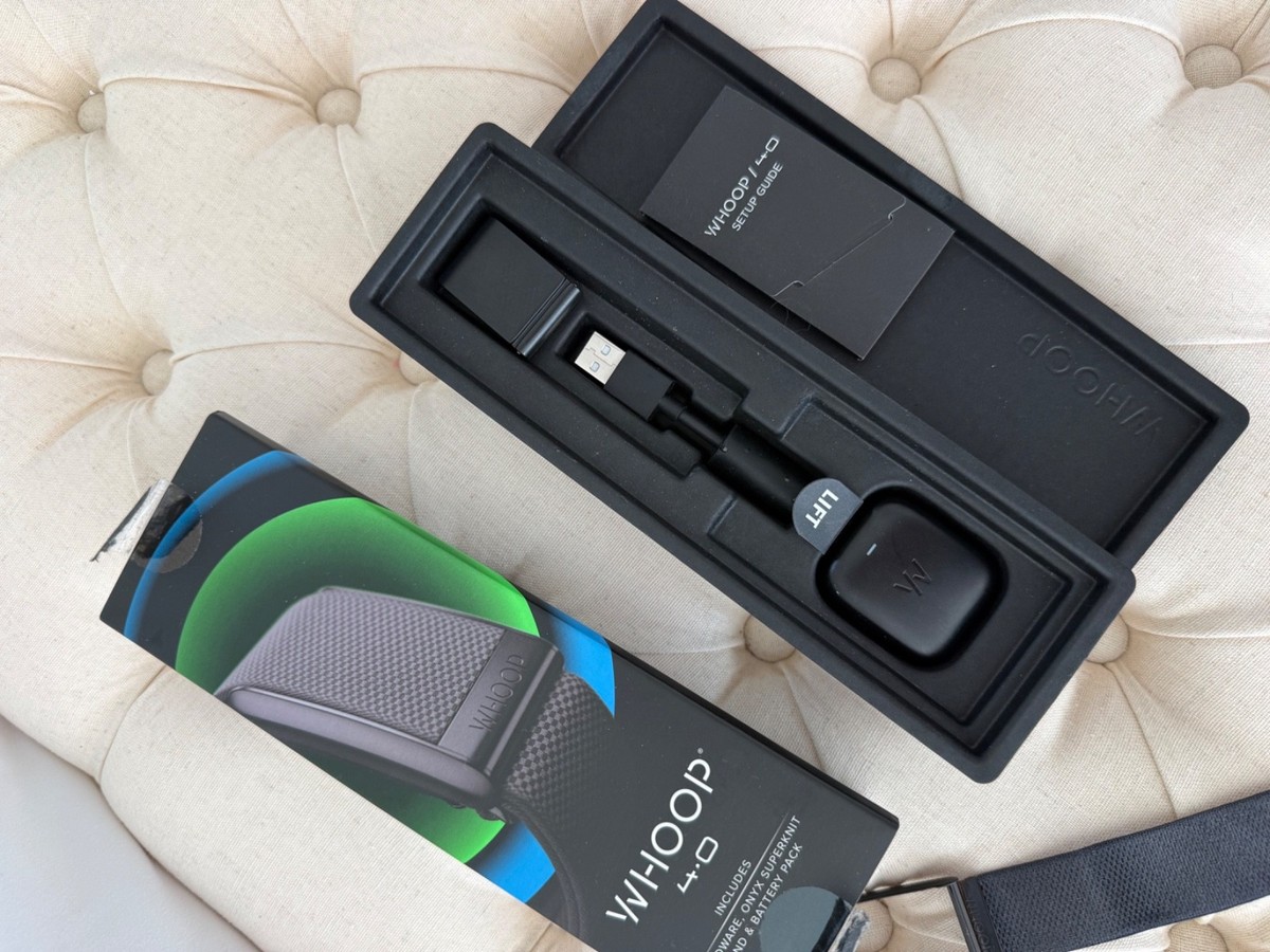 WHOOP 4.0 Fitness Tracker + Battery Pack + Charger + Band Full Set