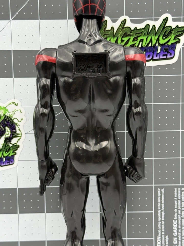 Terno preto Marvel Titan Hero Series 12" Ultimate Spiderman Spider Man 2017 - Imagem 4 de 4