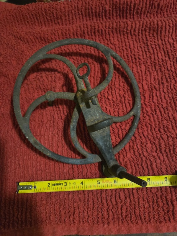 Antique Country Cast Iron Bobbin Spool Winder Hand Crank Table Clamp .
