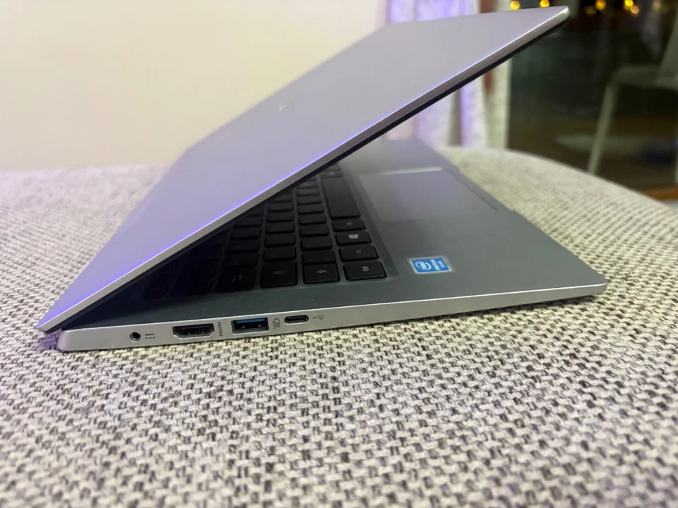 PC portatile Acer Swift 1: 14 pollici, argento, leggero. Modello N20H2 - Immagine 4 di 4