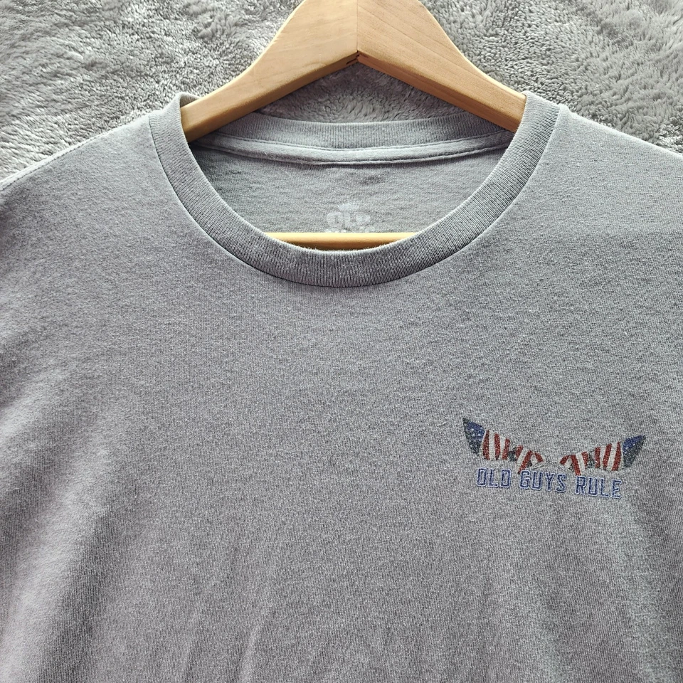 Camiseta Gráfica Old Guys Rule A Life Veteranos Bien Servidos XL Gris Bandera Patriótica de EE. UU. Foto 4 de 4