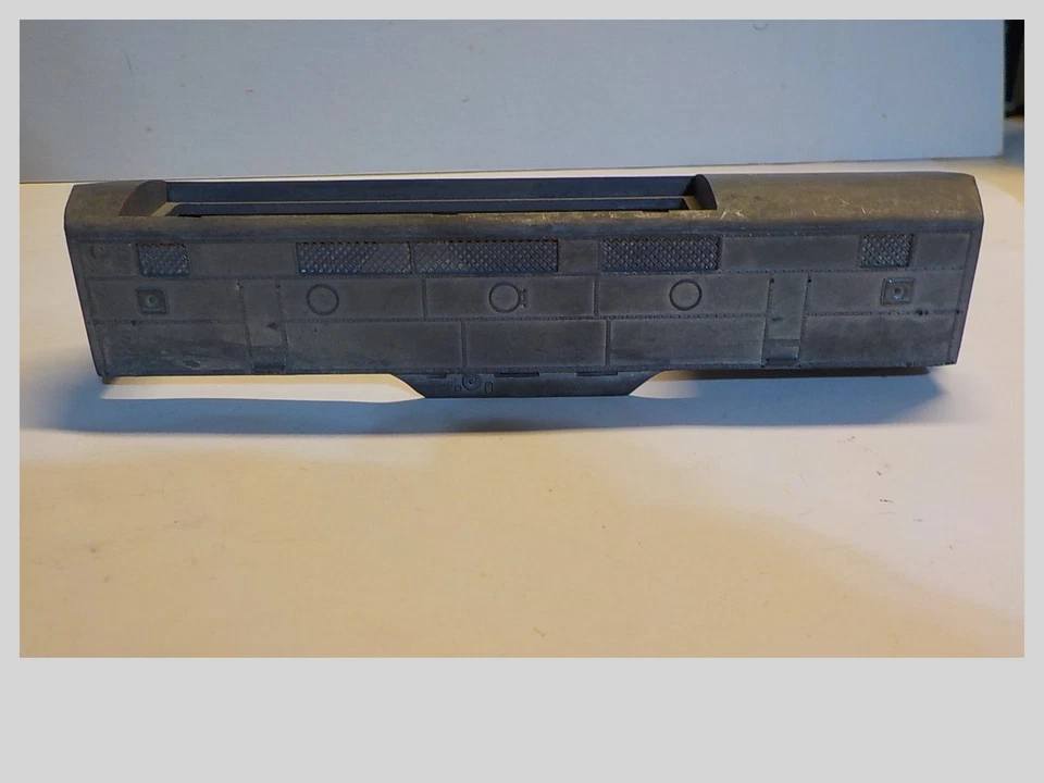 HO SCALE VINTAGE VARNEY  DIECAST B-UNIT LOCOMOTIVE SHELL - Image 2 of 4