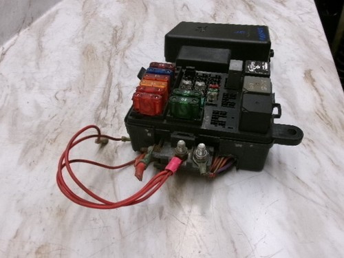 12146286 95 to 00 C1500 C/K & 99 00 Tahoe Engine Fuse Box Junction Relay OEM - Picture 4 of 16