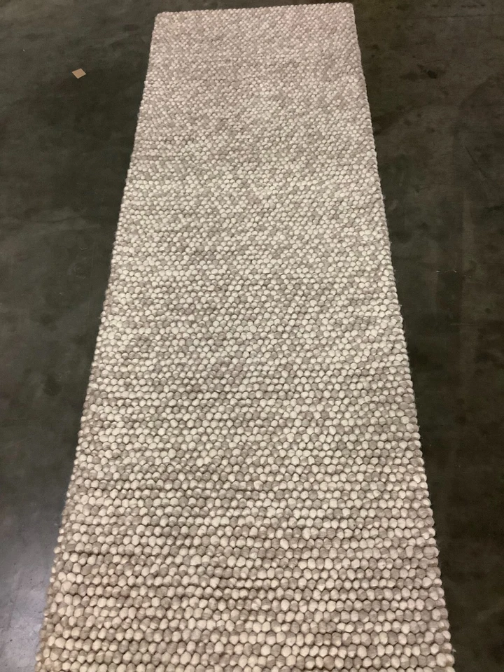 BEIGE 2'-3" x 8'-0" Back Stain Rug, Reduced Price 1172673769 NAT620B-28 - Image 2 of 4