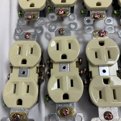 200 ( Pcs )Pack Outlet Receptacle 125v 15 Amp Duplex Ivory - Picture 7 of 8