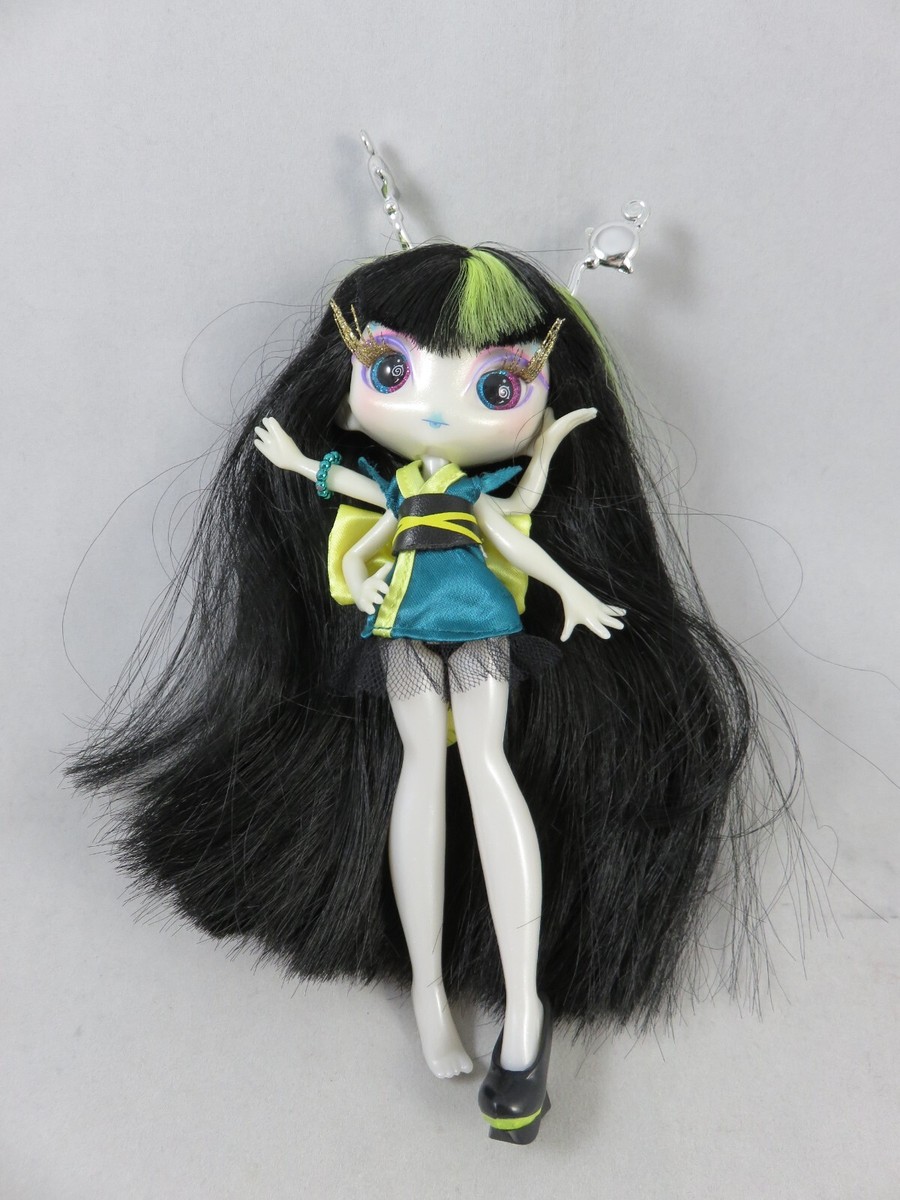 Novi Stars Malie Tasker Stretchy Glow In the Dark Arms MGA Alien 