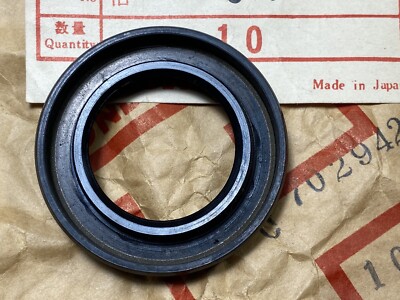 HONDA DREAM C70 C71 CS71 C75 C76   OIL SEAL #30508 / NOS