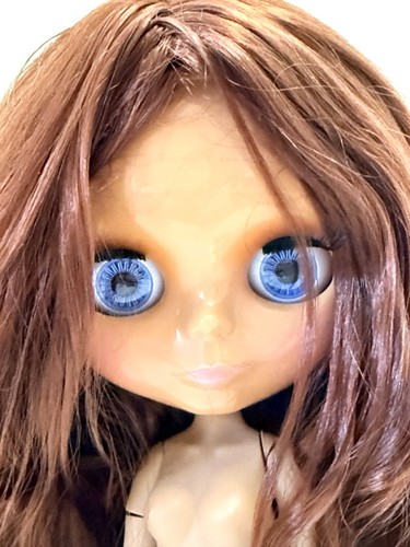 TBL Factory Blythe Clone Puppe Farbwechsel Augen dunkle Haut rotbraune Haare - Bild 2 von 13