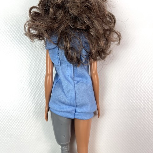 Barbie prothétique jambe fashionistas fashion doll #121 jouet cheveux bruns boucles d'oreilles - Photo 9/14