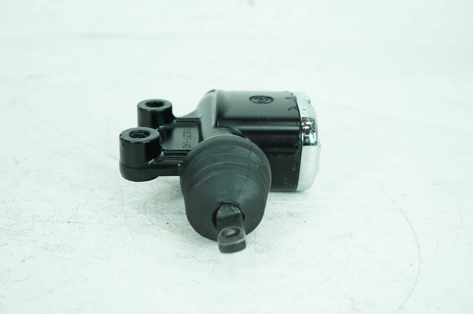 11 Depósito de cilindro maestro de freno trasero Harley Touring CVO Street Glide Screamin Foto 3 de 4