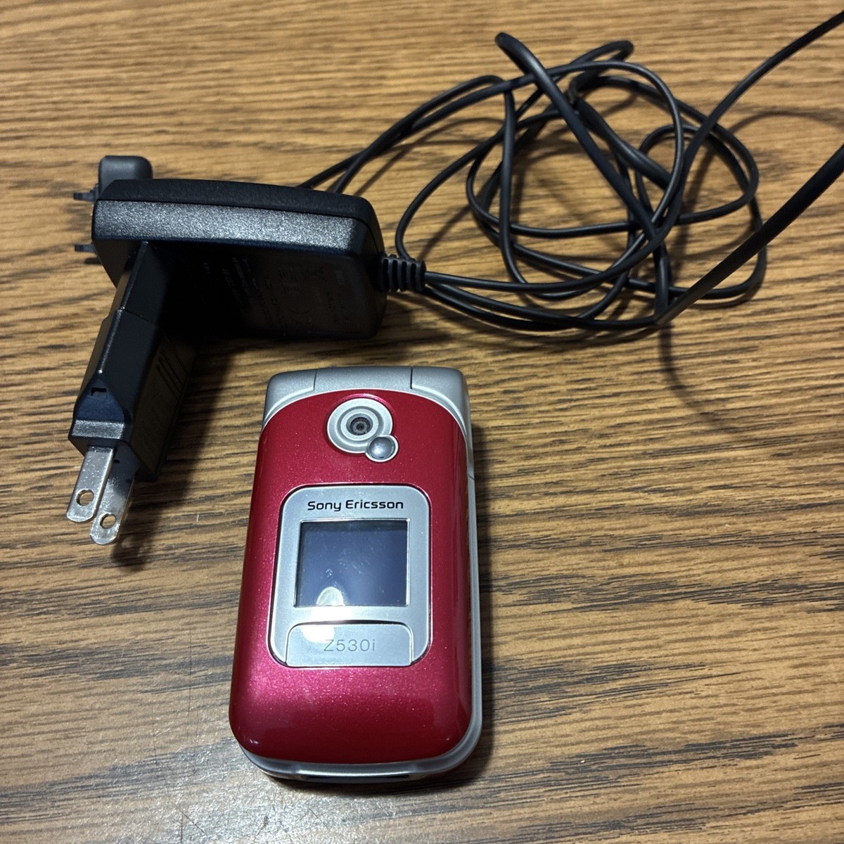 Sony Ericsson Z530i Flip Mobile Phone Excellent Condition With