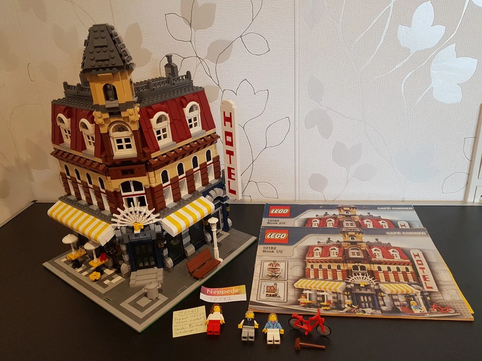 LEGO Modular Buildings 10182 Cafe Corner, Foto 2 von 5