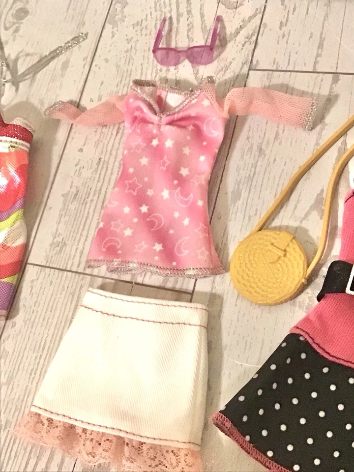 Lote de ropa y accesorios Barbie Fashion Fever 2008 difícil de encontrar Foto 3 de 4