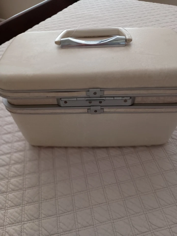 Samsonite Silhouette NWT & Keys Ladies Beauty Case Dover White Hard Shell - Image 4 of 4