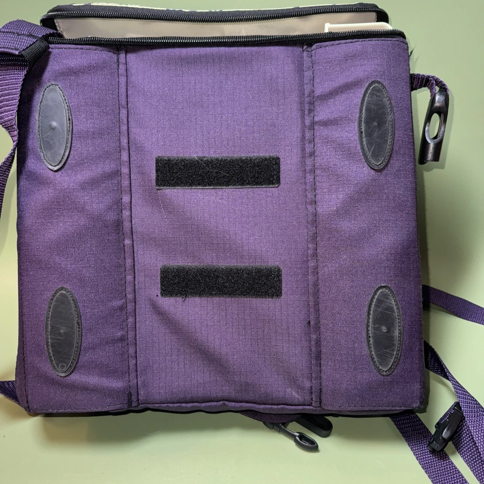 Asiento elevador de viaje Munchkin con almacenamiento interno Foto 3 de 4