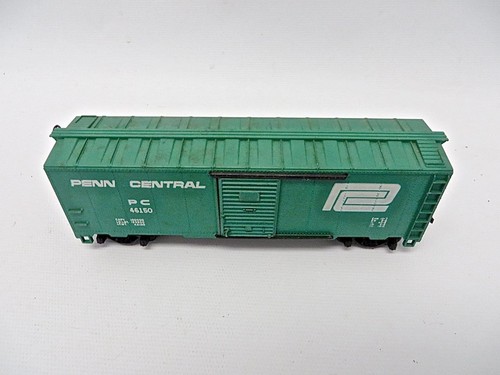HO Mantua Diecast Base Penn Central 40'Sliding Door Box LOW SHIP COST - Picture 2 of 4