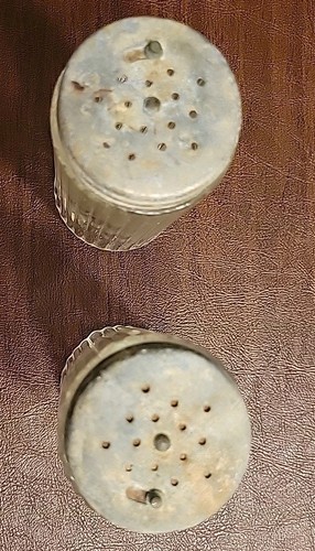 Set vintage di 2 barattoli per spezie a costine missione/calza spezie coperchi scuotitori superiori chiusi - Foto 6 di 13