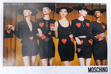 Scarpe a mano donna moda tacco alto stampa gamba lunga pubblicità MOSCHINO.