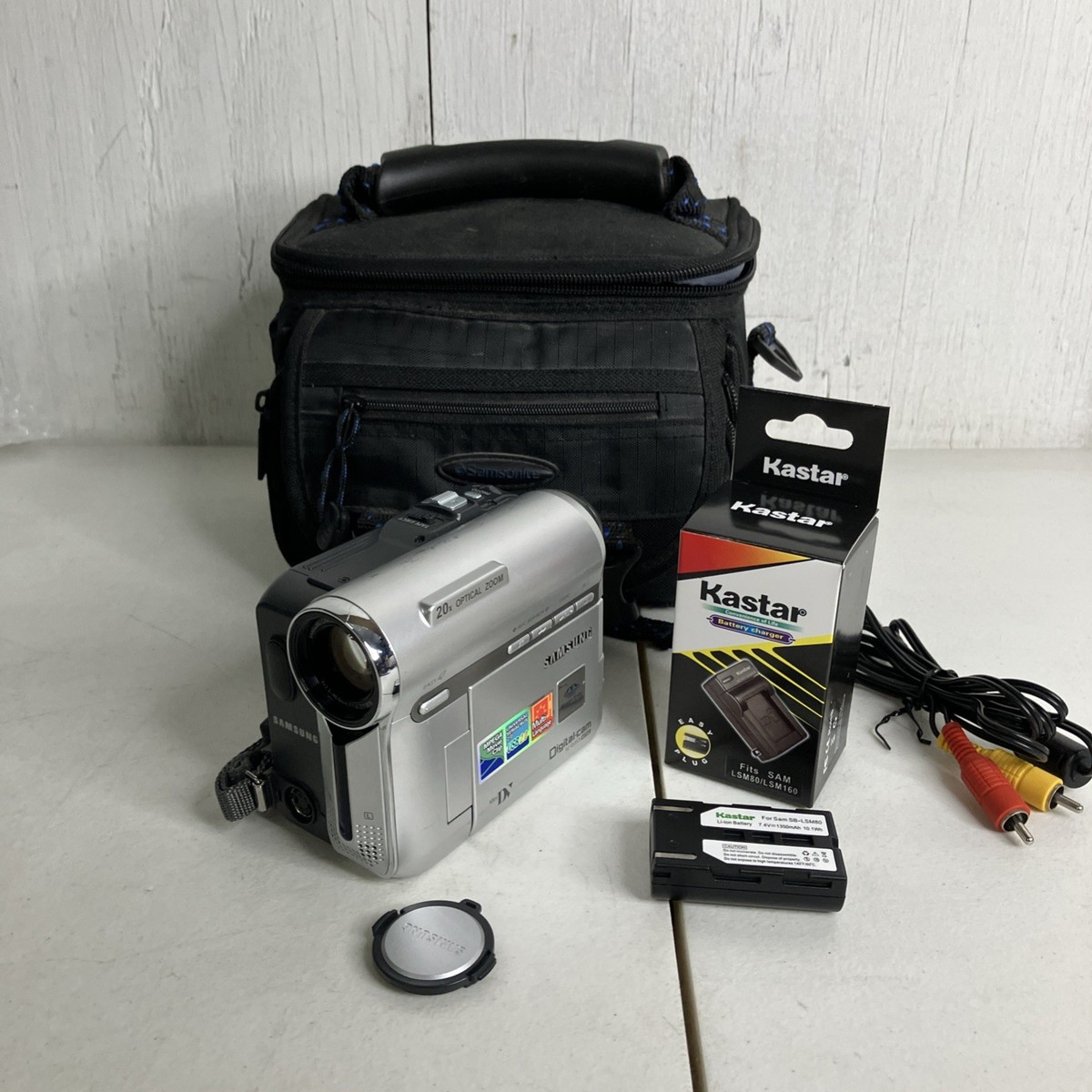 Samsung Digital-Cam SC-D353 NTSC Mini DV Camcorder New Battery