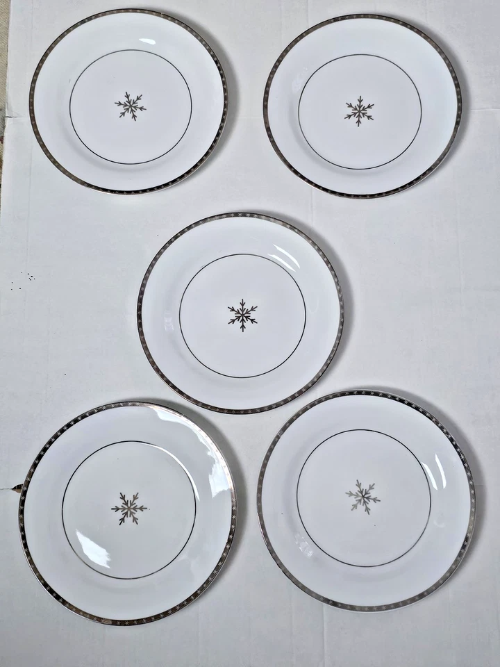 Juego de 5 platos de cena First Frost tradicional Holiday Target copo de nieve dorado Foto 2 de 4