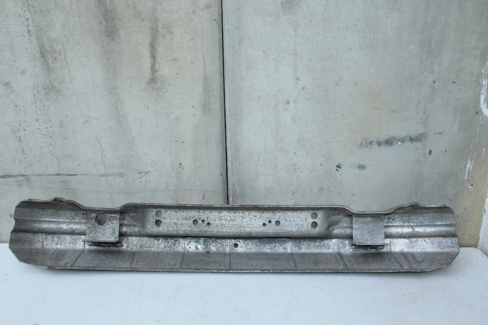 Оригинальный задний бампер для BMW Z3 8397517 - Изображение 2 из 4