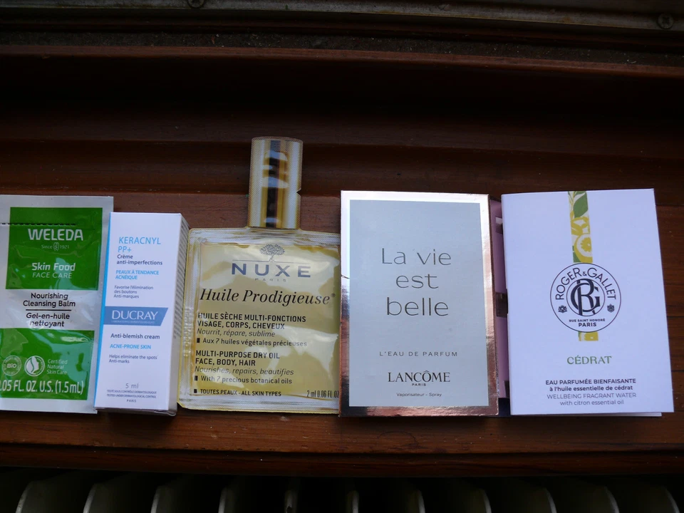 ECHANTILLONS PRODUITS DE BEAUTE - Photo 1/1
