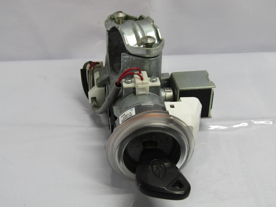 2010 Subaru Impreza interruptor de ignição e chave transmissão automática 88215AG000 FABRICANTE DE EQUIPAMENTO ORIGINAL - Imagem 2 de 4