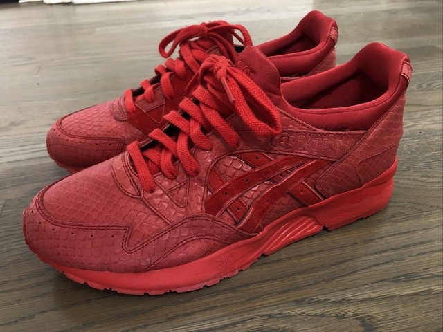 white asics quantum 180