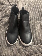 women's slip-on sneaker boots from the brand Fabulous Footwear by George.