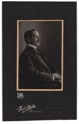 Fotografie Frieder, Mainz, Seitenprofil eines bürgerlichen Mannes 