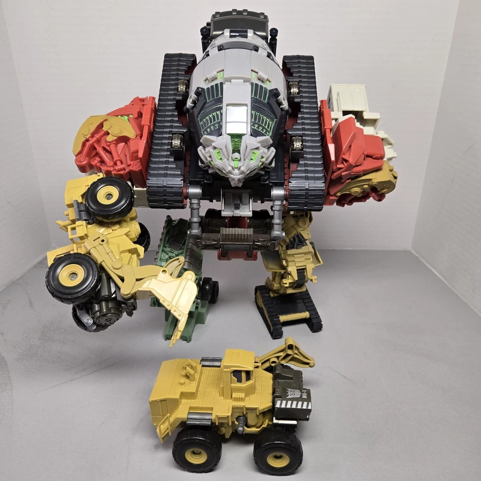 For Parts - Transformers Revenge of the Fallen Supreme Class Devastator - Image 2 of 4