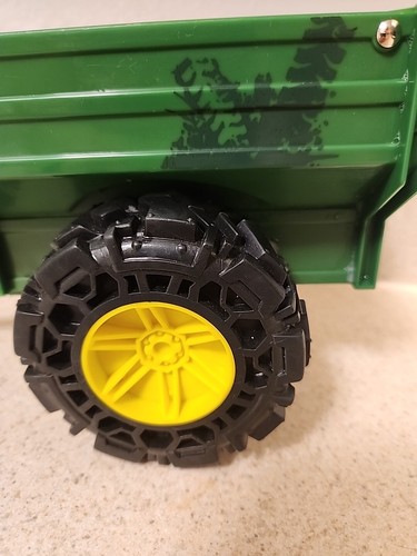 Tomy John Deere Tractor Cart Plastic, Rubber Tires - Picture 2 of 9