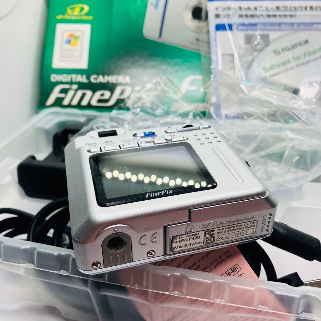 Rare]FUJIFILM FinePix F420 Silver Digital Camera 3.1MP 3x