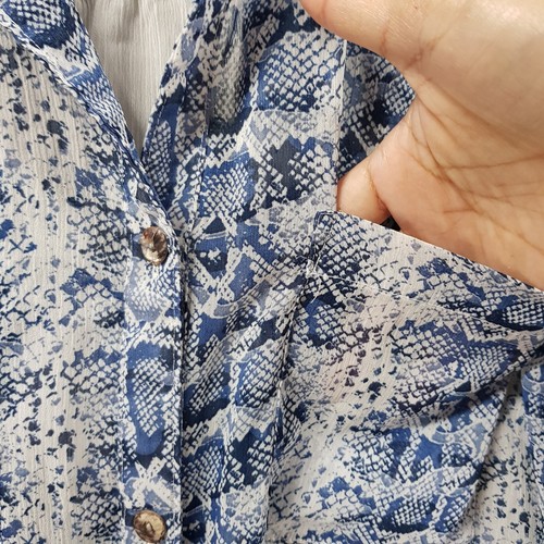 Fig and Flower Shirt Small blau Mixed Print Blumen Schlangenleder Langarm transparent - Bild 6 von 12