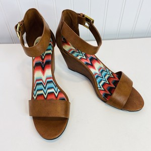 american eagle closed toe sandals